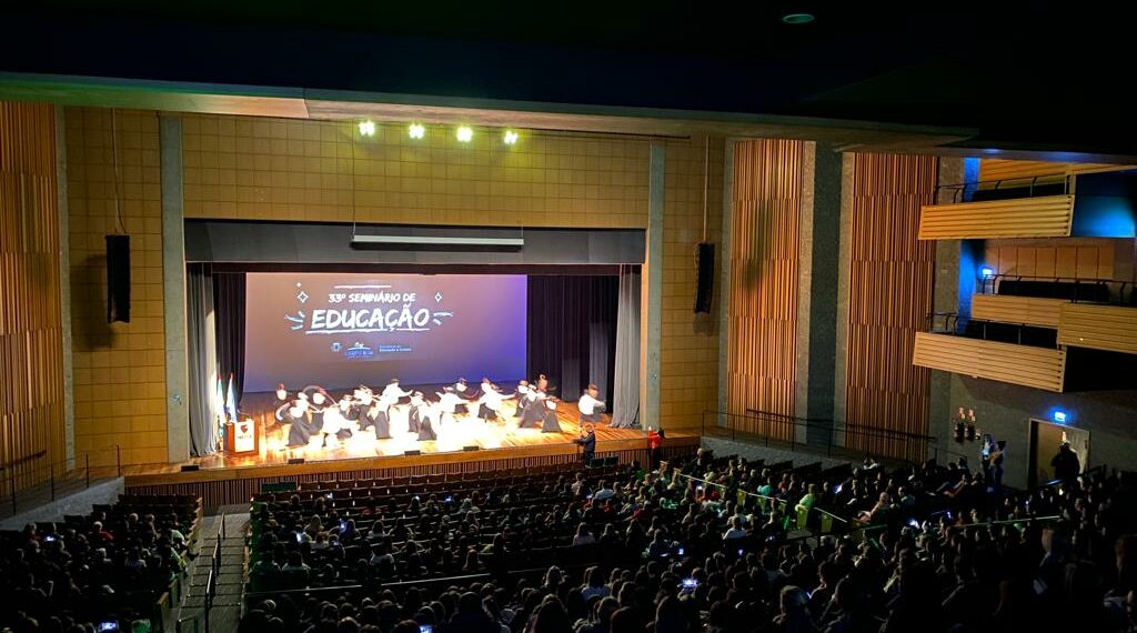 Seminário de Educação reúne grande número de profissionais da educação de Campo Bom