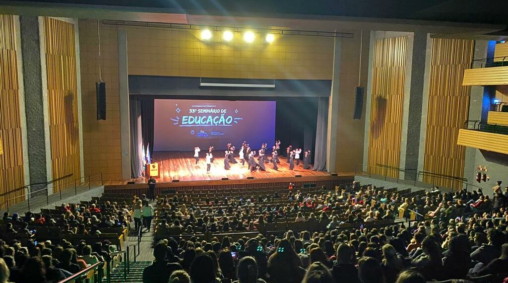 Seminário de Educação reúne grande número de profissionais da educação de Campo Bom