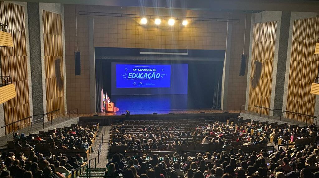 Seminário de Educação reúne grande número de profissionais da educação de Campo Bom
