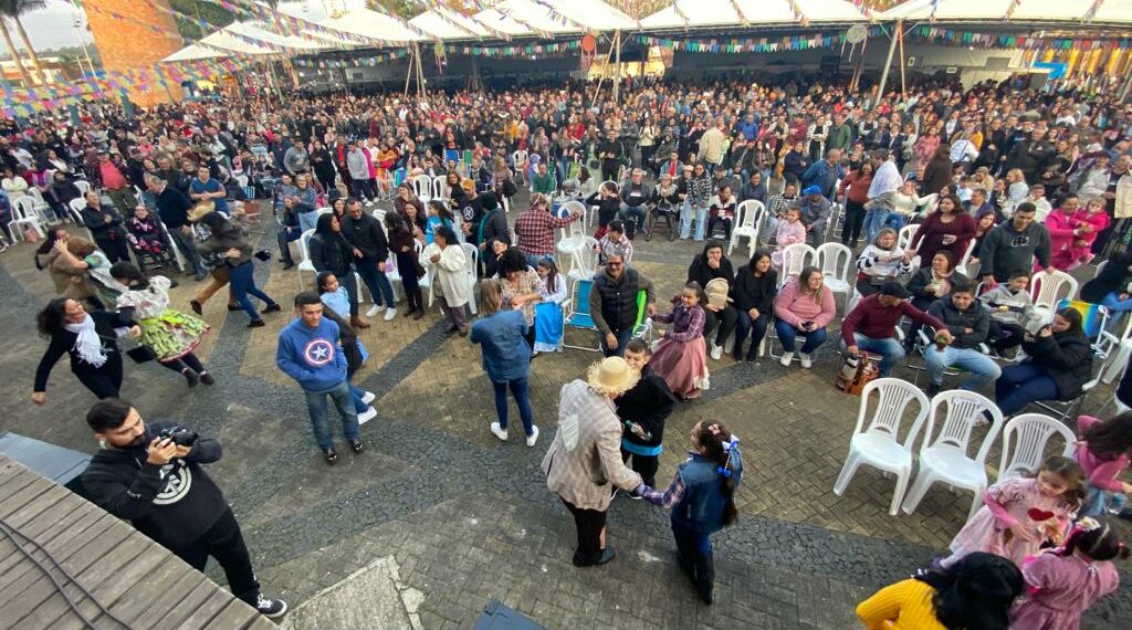 Grande público prestigia mais uma edição do Arraial de Campo Bom