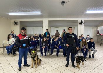Guarda Municipal de Campo Bom e Polícia Civil de Sapiranga realizam palestra contra às drogas com alunos