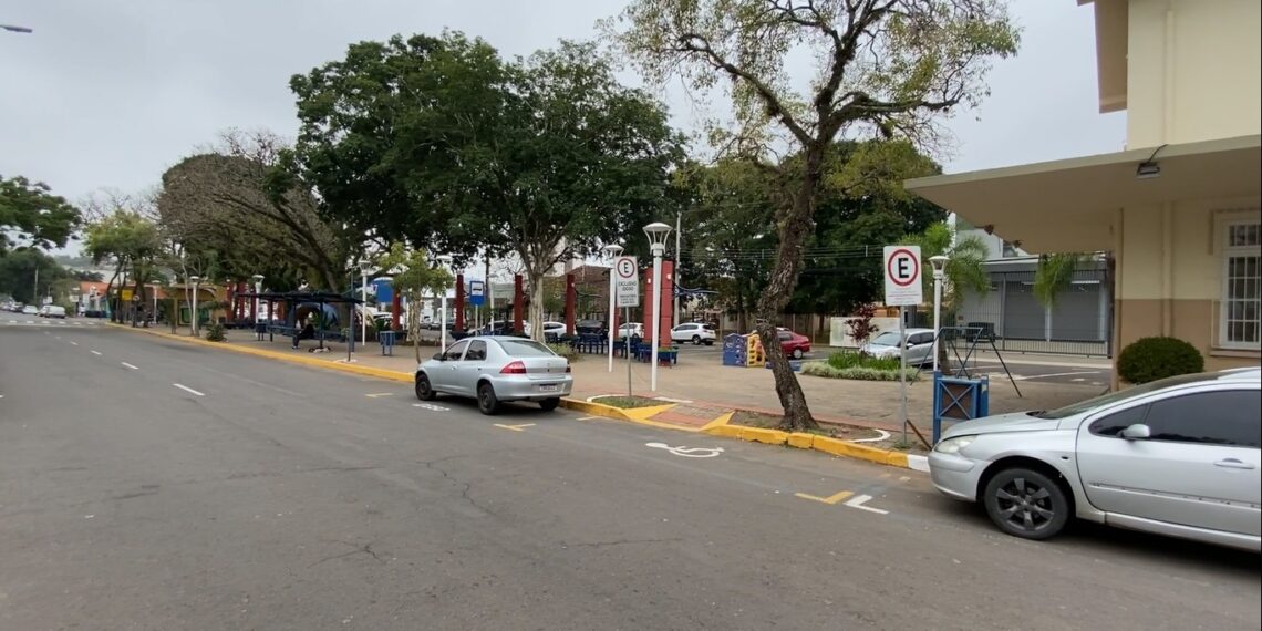 Em Campo Bom, rua Tiradentes ganha novo visual e instiga comércio