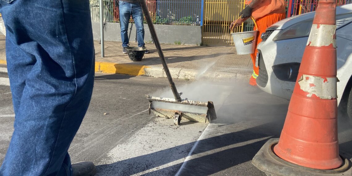 Sinalização com técnica especial traz mais durabilidade e segurança em Sapiranga