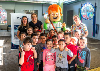 Alunos de escolas de Campo Bom participam de palestra sobre educação ambiental