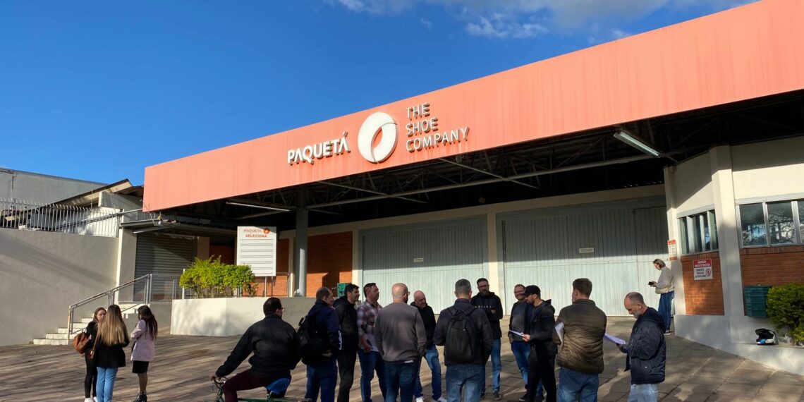 Durante protesto: “Queremos o que é do nosso direito”, diz ex-funcionário do Grupo Paquetá