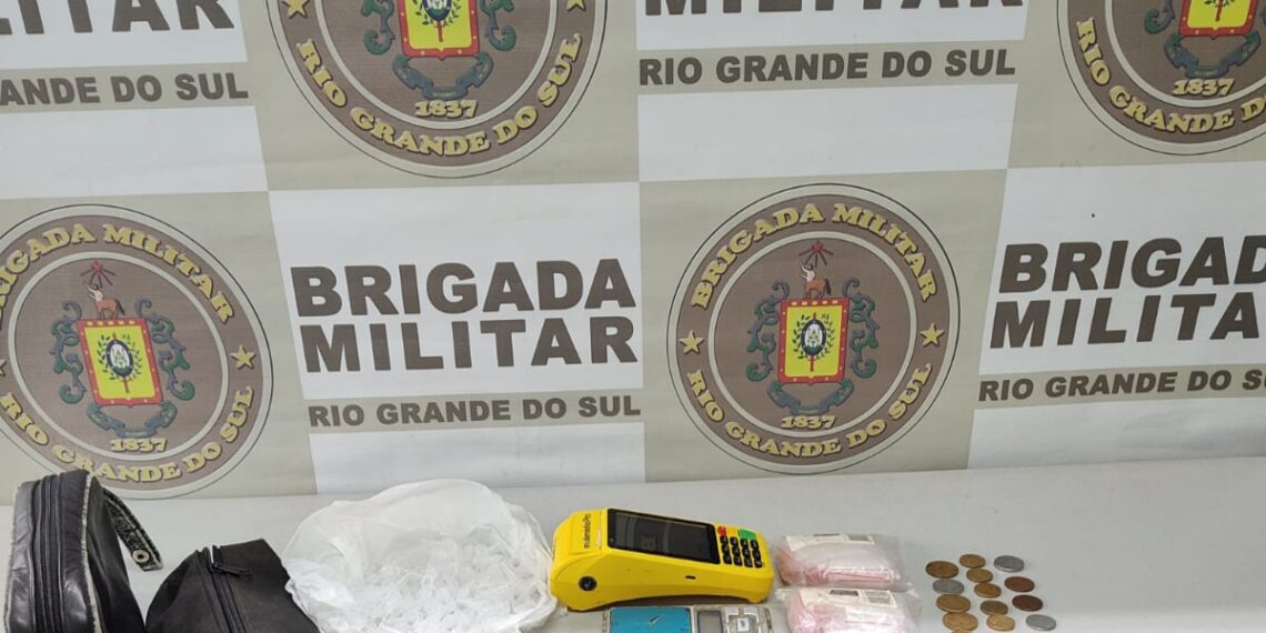 Mulher de 24 anos é presa por tráfico de drogas em Campo Bom
