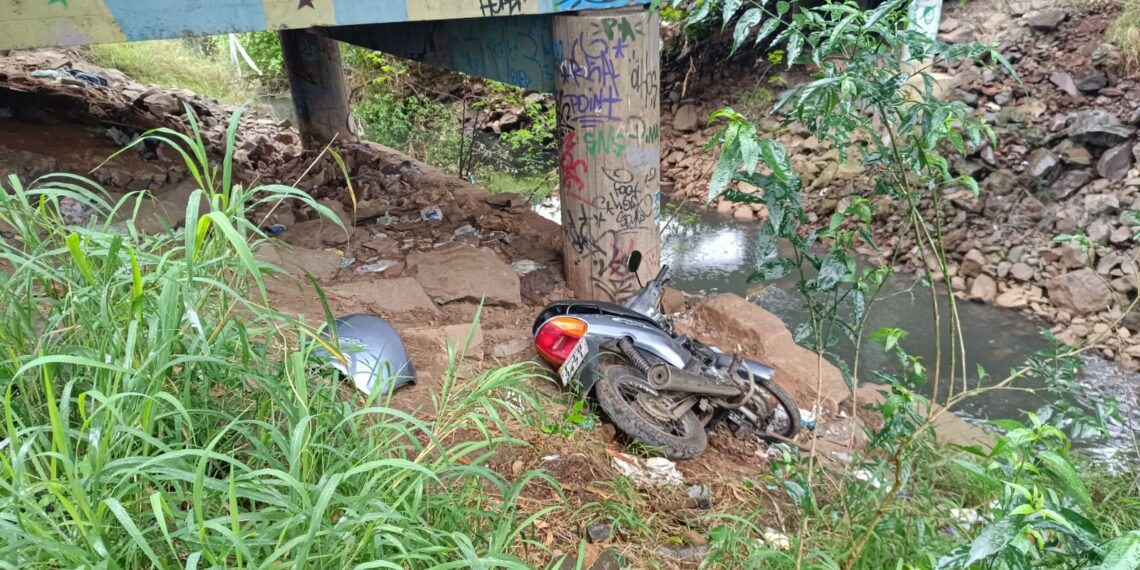 Motocicleta roubada é localizada embaixo de ponte em Sapiranga