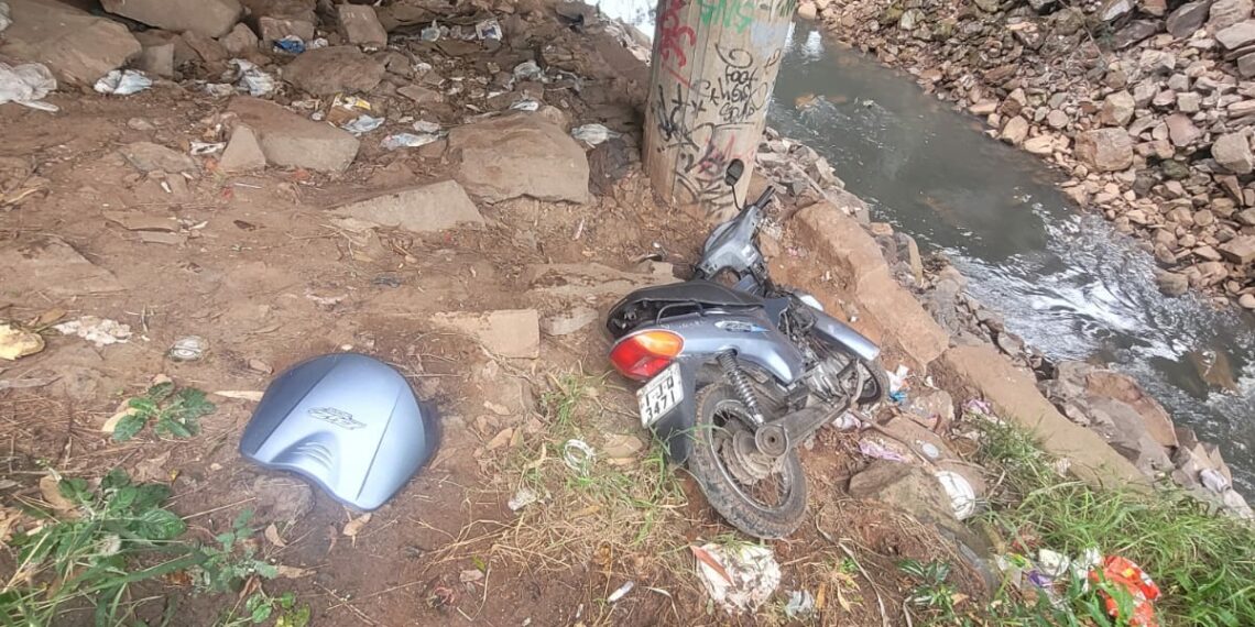Motocicleta roubada é localizada embaixo de ponte em Sapiranga