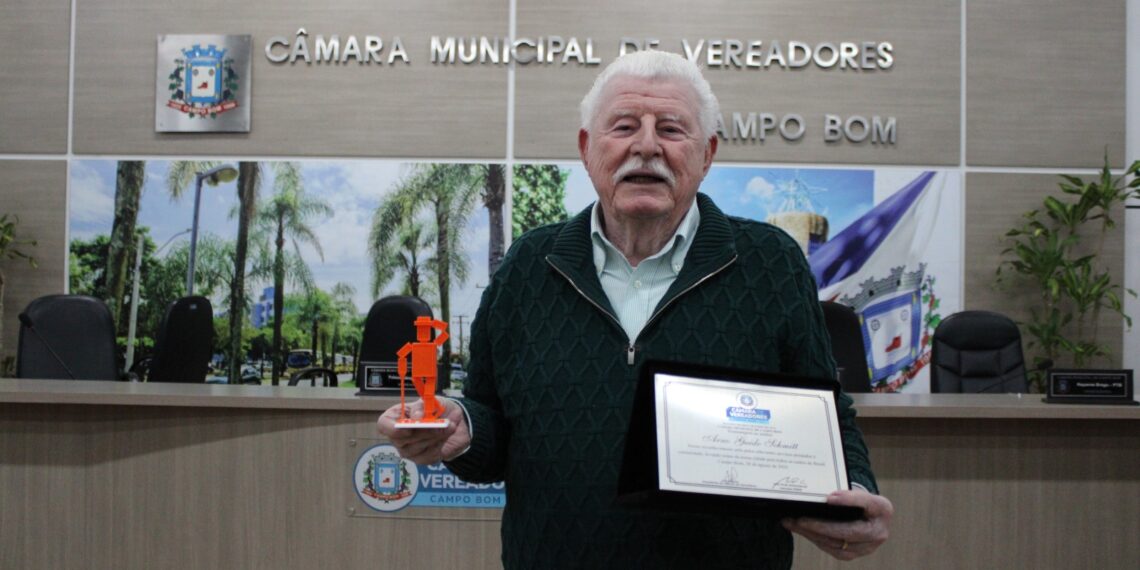 Câmara de Campo Bom homenageia Box Print e seu fundador Arno Schmitt