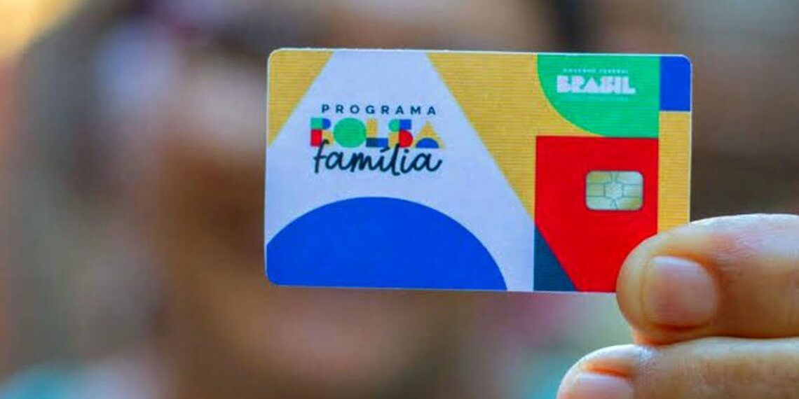 Caixa paga novo Bolsa Família a beneficiários