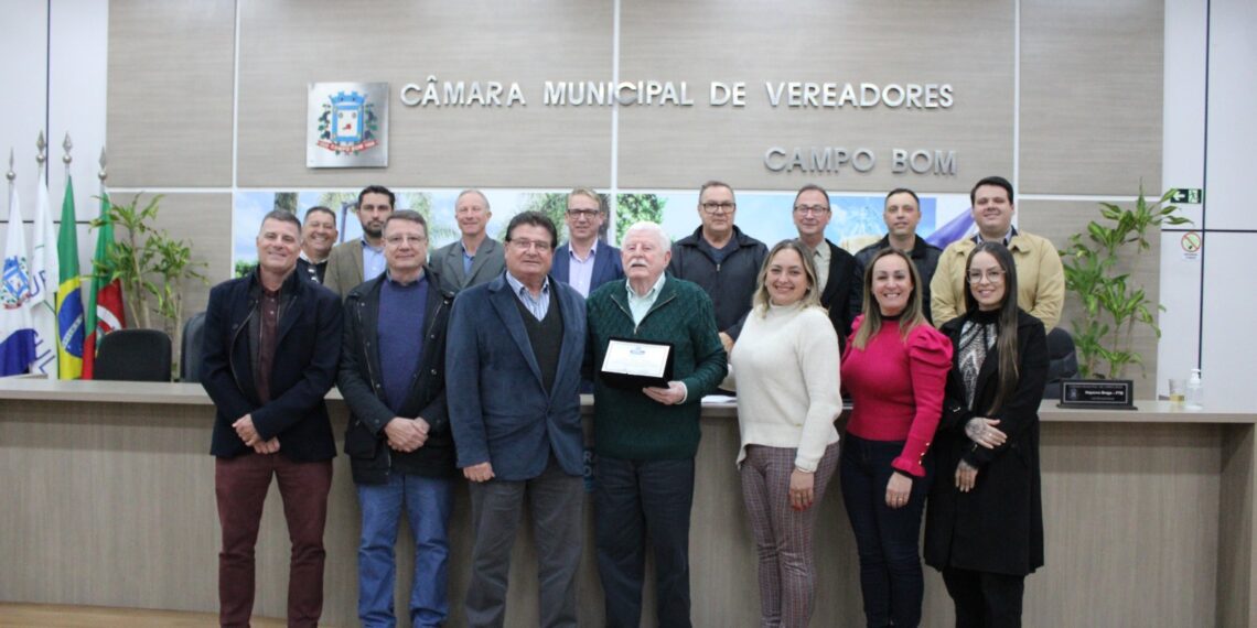 Câmara de Campo Bom homenageia Box Print e seu fundador Arno Schmitt