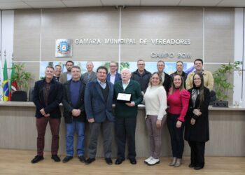 Câmara de Campo Bom homenageia Box Print e seu fundador Arno Schmitt