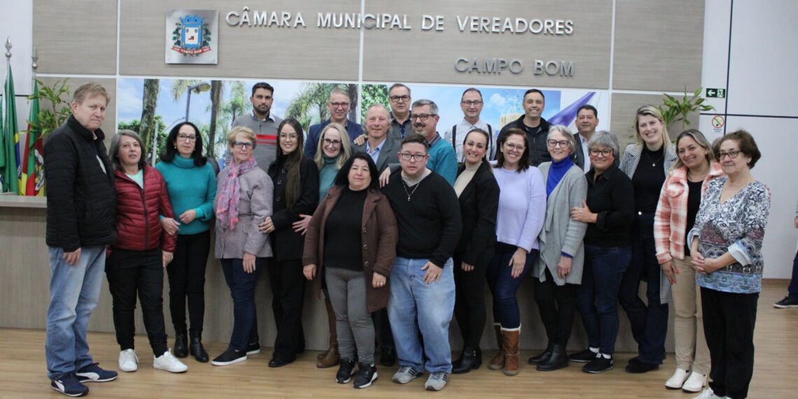 Câmara de Campo Bom homenageia Sandro Adriano de Brito