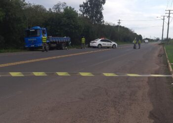 Caroneiro morre em colisão entre carro e caminhão no limite entre Campo Bom e Novo Hamburgo