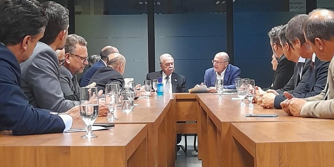 Issur leva a Alckmin preocupação calçadista com portaria que ameaça 30 mil empregos