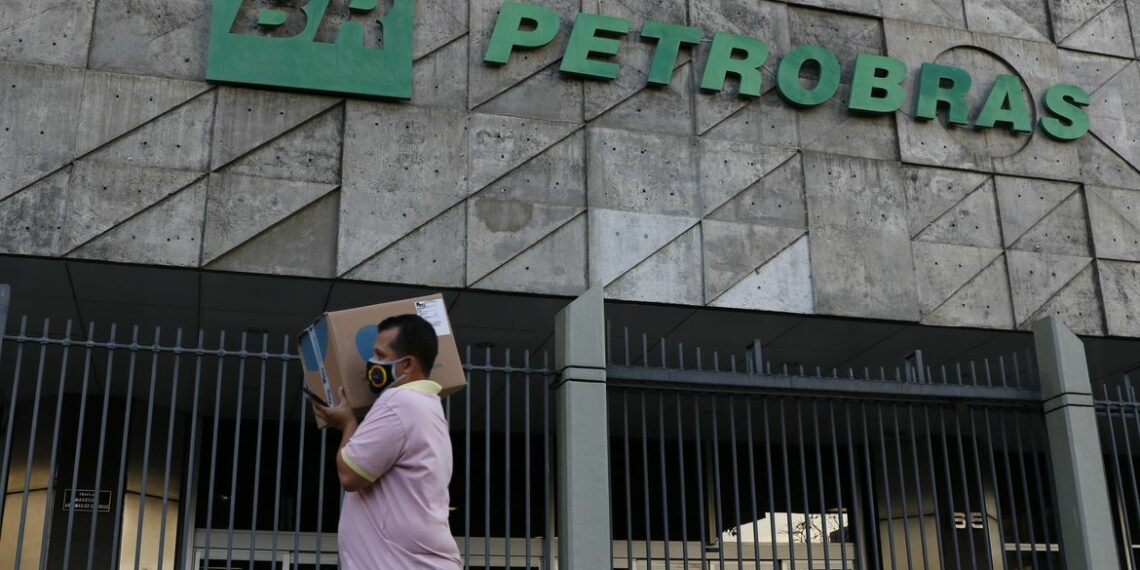 Petrobras reajusta preços da gasolina e do diesel para distribuidoras