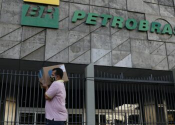 Petrobras reajusta preços da gasolina e do diesel para distribuidoras