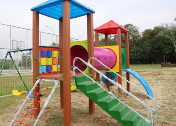 Praças de Sapiranga recebem novos brinquedos