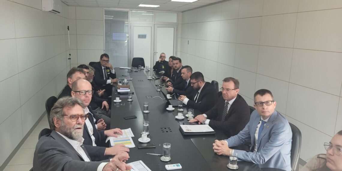 Após reunião em Brasília com deputado Joel e prefeitos, estão garantidos R$ 8 milhões em repasses