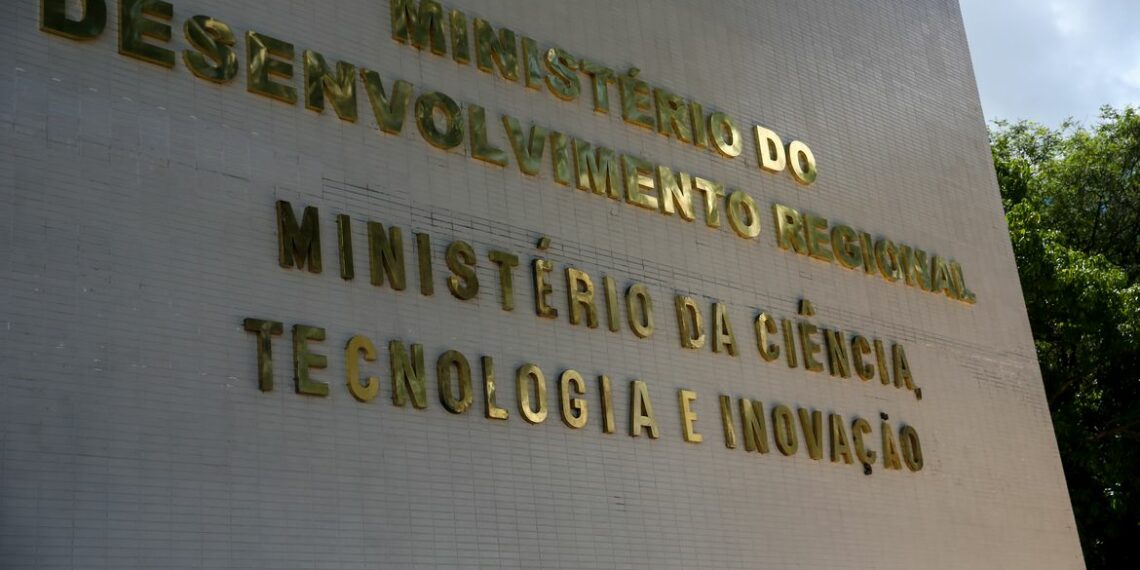 Governo realiza concurso público com 814 vagas