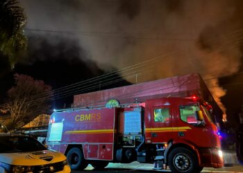 Incêndio atinge padaria no bairro Amaral Ribeiro, em Sapiranga