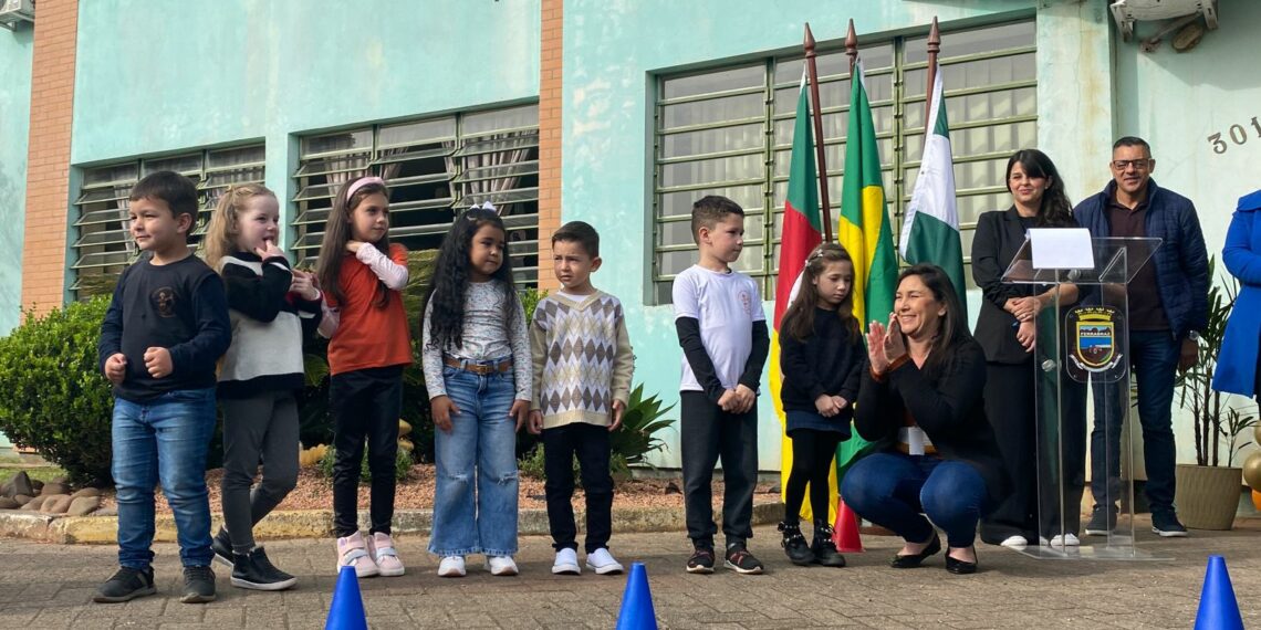 Sapiranga: solenidade abre oficialmente o projeto Escola Bilíngue