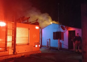 Incêndio atinge residência no bairro São Luiz, em Sapiranga
