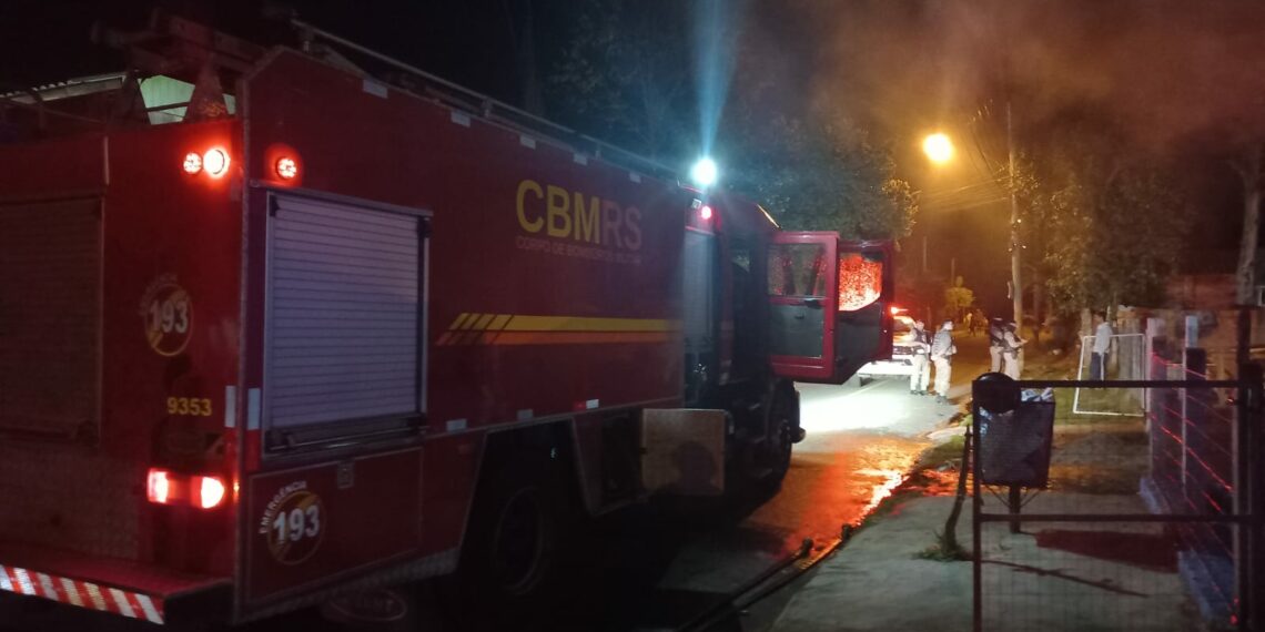 Incêndio atinge residência no bairro São Luiz, em Sapiranga