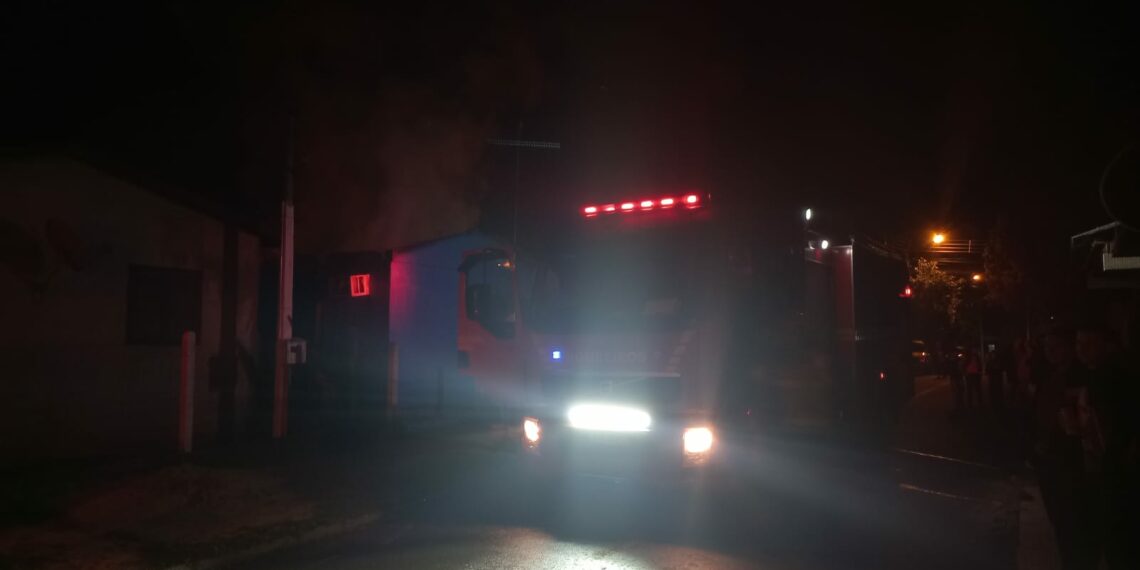 Incêndio atinge residência no bairro São Luiz, em Sapiranga