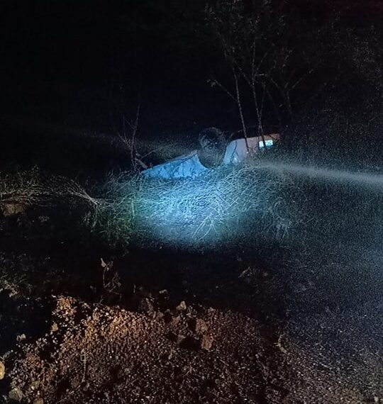 Mulher escapa ilesa de capotamento na madrugada em Nova Hartz