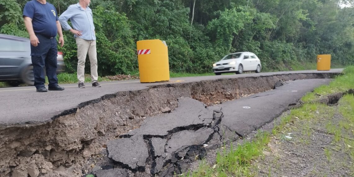 Rua Kraemer-Eck segue instável; prefeitura aguarda para iniciar as obras
