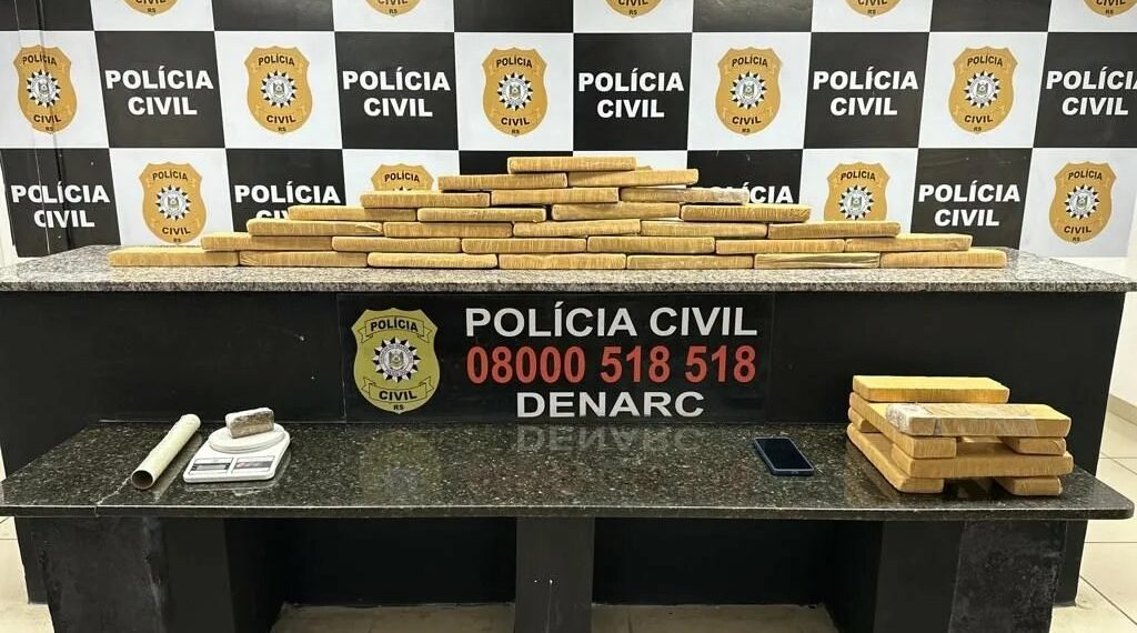 Denarc localiza depósito de drogas no Centro de Sapiranga; agentes apreenderam 30kg de maconha