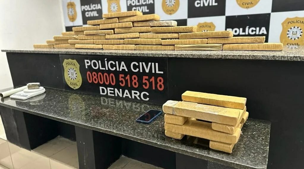 Denarc localiza depósito de drogas no Centro de Sapiranga; agentes apreenderam 30kg de maconha