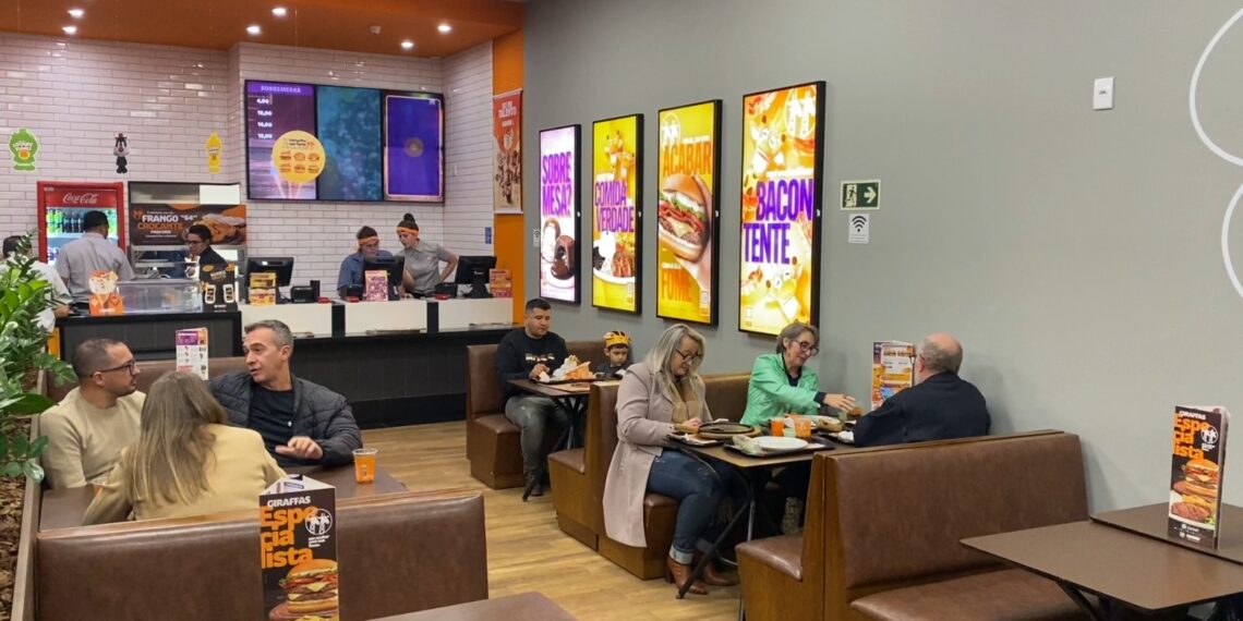 Rede Giraffas reabre unidade de Sapiranga