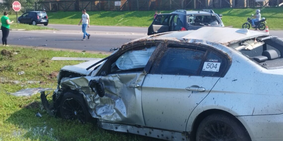 Colisão entre dois carros é registrada na RS-239