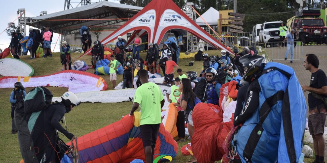 Pilotos da AGVL participam do Campeonato Brasileiro de Parapente em MG