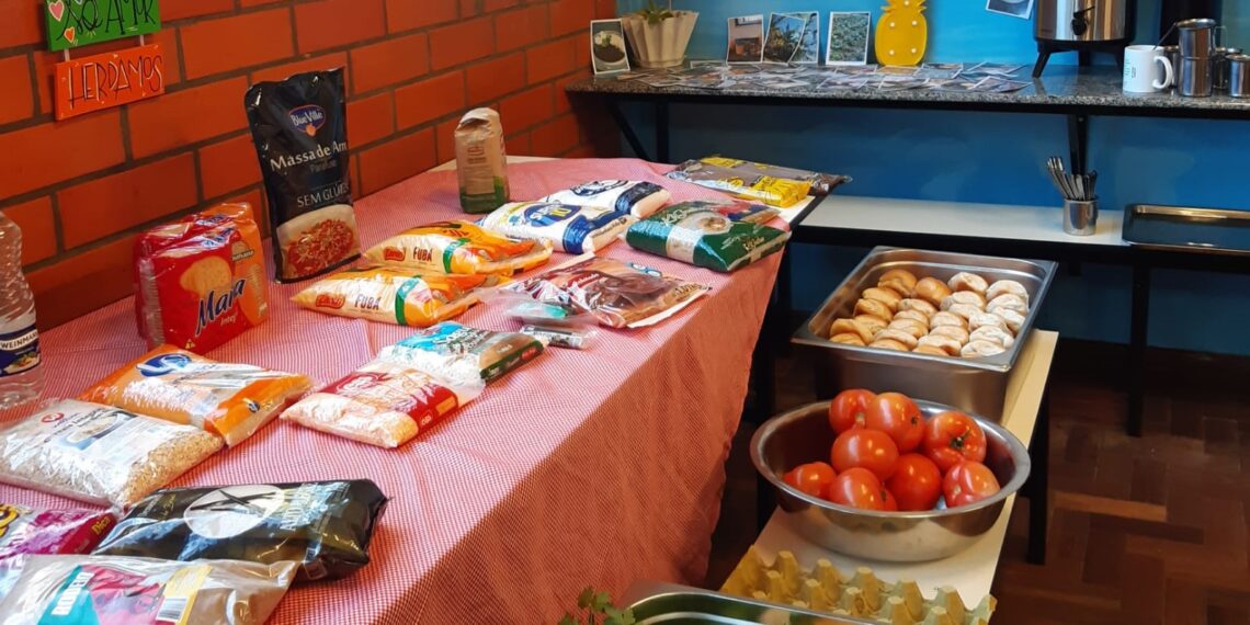 Nova Hartz qualifica alimentação dos alunos com formação de cozinheiras