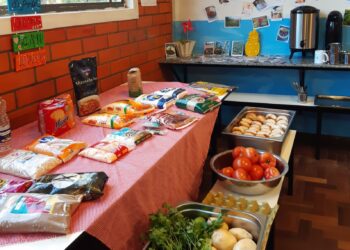 Nova Hartz qualifica alimentação dos alunos com formação de cozinheiras