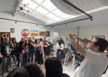 Estudantes do CME Ayrton Senna estudam renascimento na prática com Mauro Vila Real