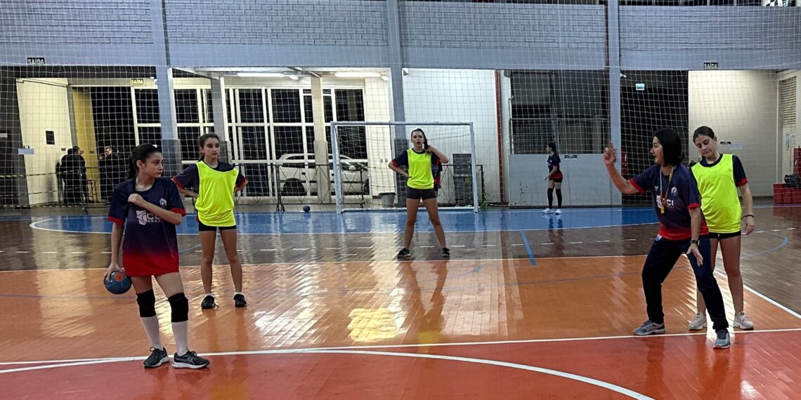 Estadual de Handebol em Campo Bom tem estreia do time mirim feminino