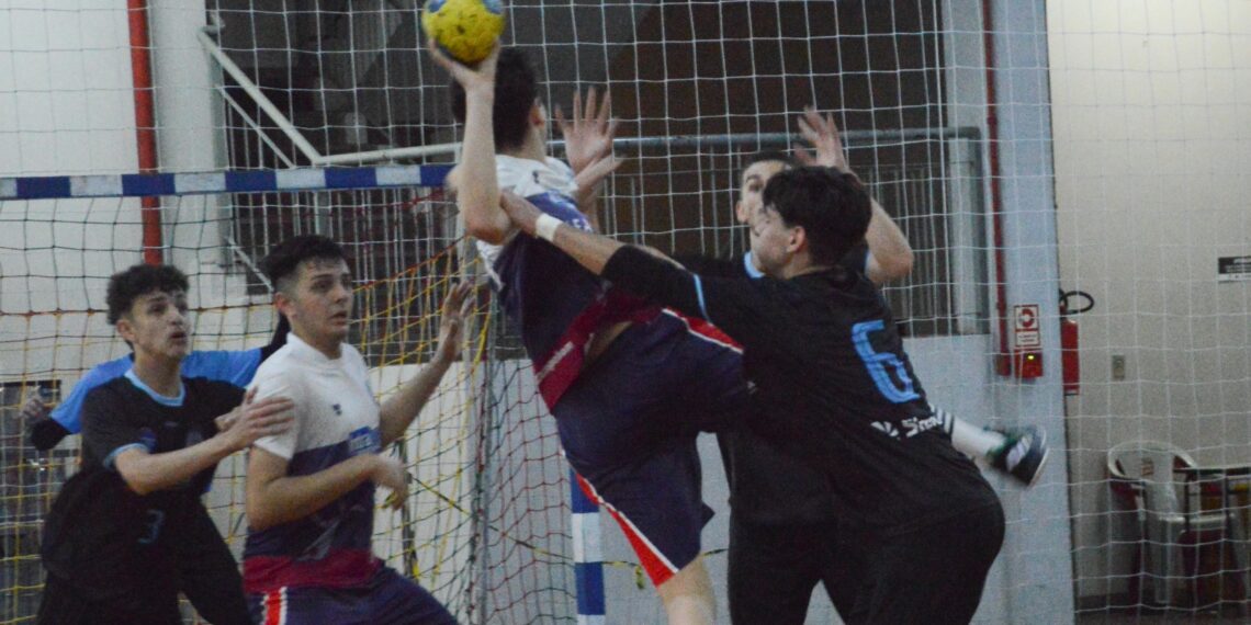 Estadual de Handebol em Campo Bom tem estreia do time mirim feminino