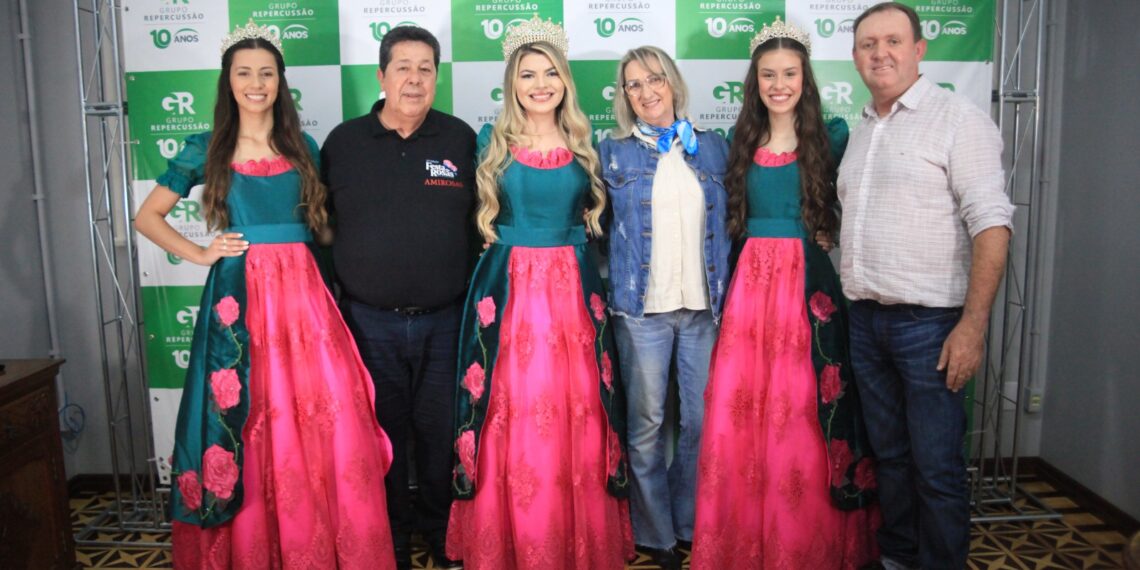 Vestidos oficiais da corte da 38ª Festa das Rosas seguem conceito da flor