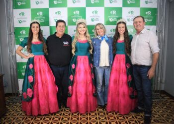 Vestidos oficiais da corte da 38ª Festa das Rosas seguem conceito da flor