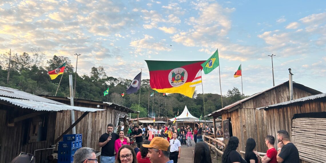Churrasco e a tradição gaudéria; histórias do Acampamento Farroupilha em Sapiranga