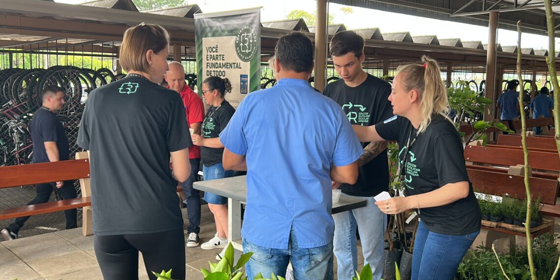 Grupo Ramarim doa mudas de árvores frutíferas, temperos e plantas medicinais para funcionários
