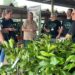 Grupo Ramarim doa mudas de árvores frutíferas, temperos e plantas medicinais para funcionários