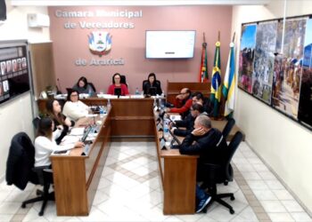Magistério em Araricá não recebe o piso nacional; vereadores questionam