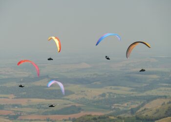 Pilotos da AGVL disputam competição neste final de semana