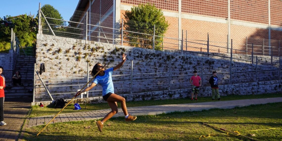 Programa Acolher forma campeões do atletismo e da vida!