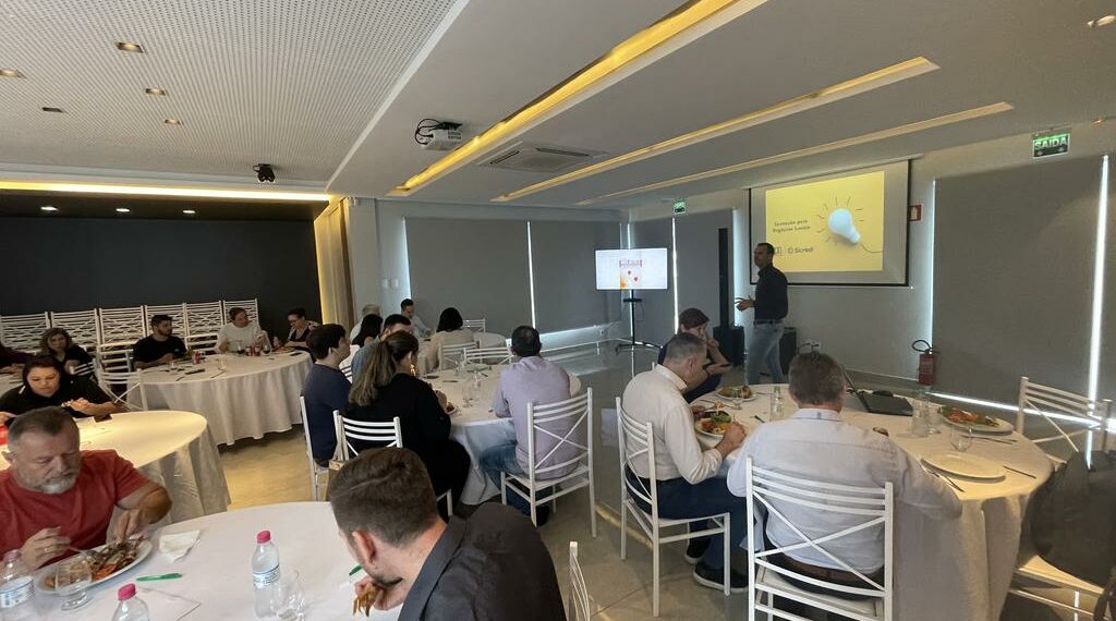 CDL Sapiranga promoveu palestra sobre inovação para pequenos negócios com Gustavo Piardo dos Santos